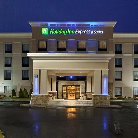 Holiday Inn Express & Suites Malone By Ihg Екстер'єр фото