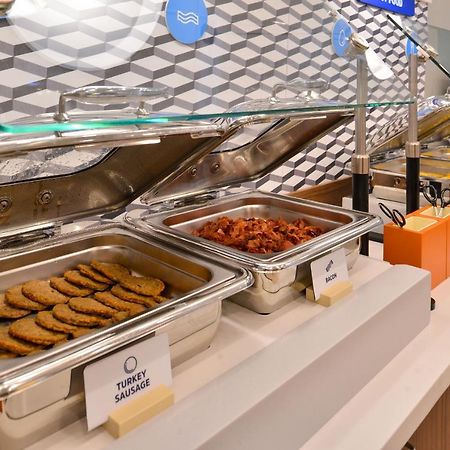 Holiday Inn Express & Suites Malone By Ihg Екстер'єр фото