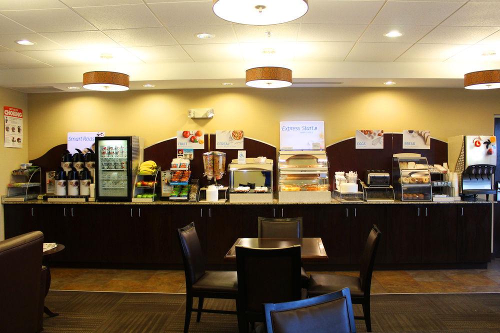 Holiday Inn Express & Suites Malone By Ihg Екстер'єр фото