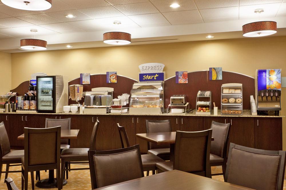 Holiday Inn Express & Suites Malone By Ihg Екстер'єр фото