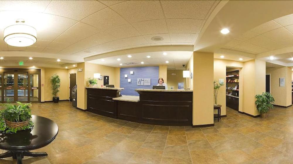 Holiday Inn Express & Suites Malone By Ihg Екстер'єр фото