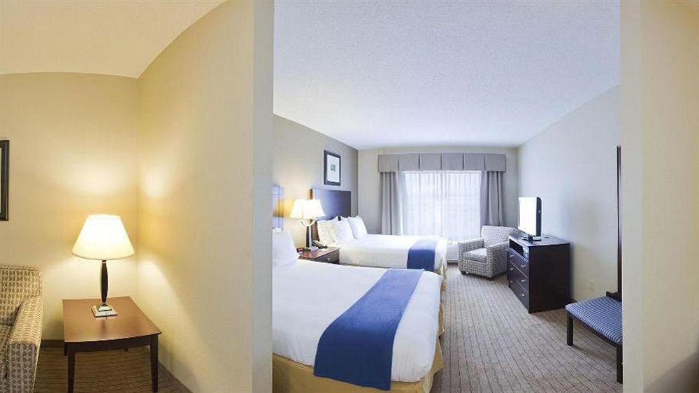 Holiday Inn Express & Suites Malone By Ihg Екстер'єр фото