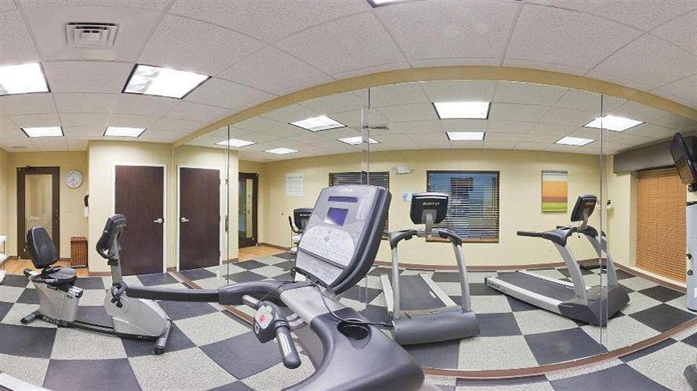 Holiday Inn Express & Suites Malone By Ihg Екстер'єр фото