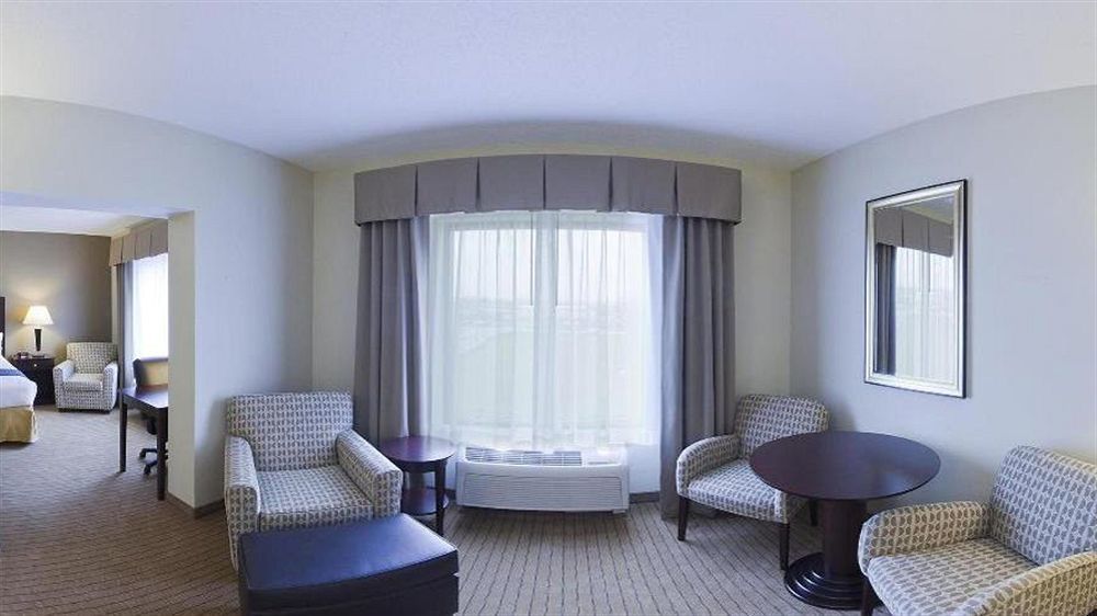 Holiday Inn Express & Suites Malone By Ihg Екстер'єр фото