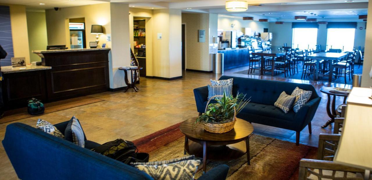 Holiday Inn Express & Suites Malone By Ihg Екстер'єр фото