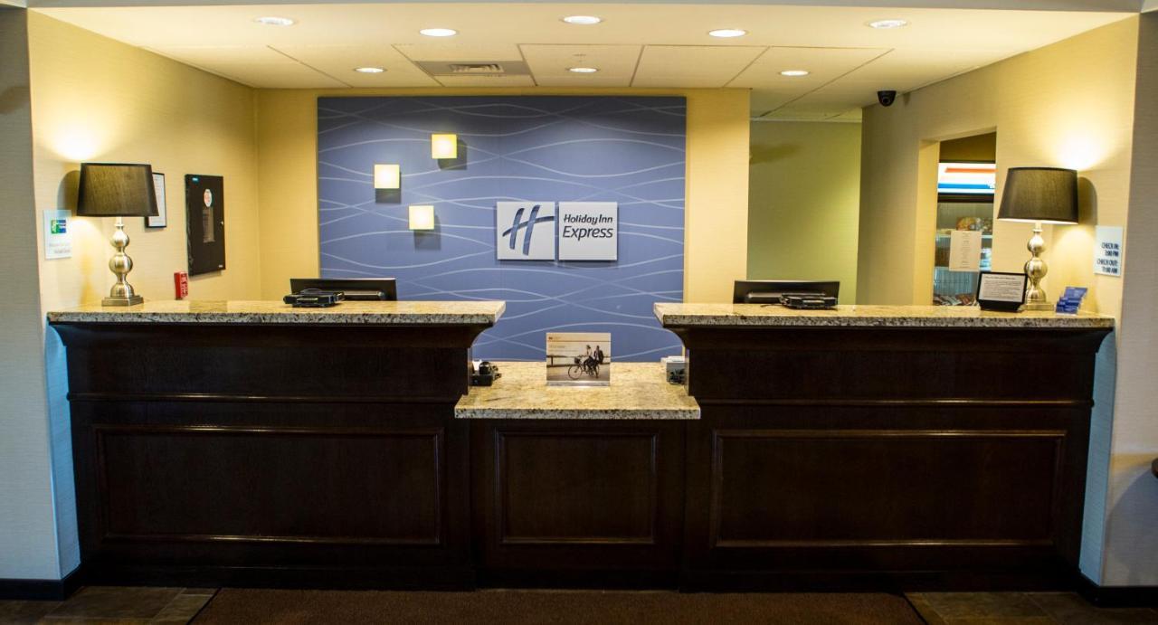 Holiday Inn Express & Suites Malone By Ihg Екстер'єр фото