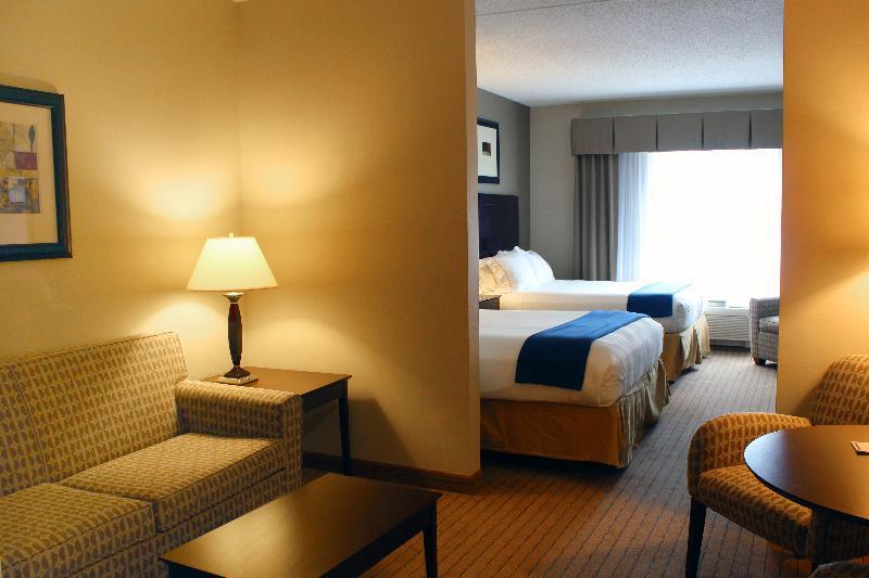 Holiday Inn Express & Suites Malone By Ihg Екстер'єр фото